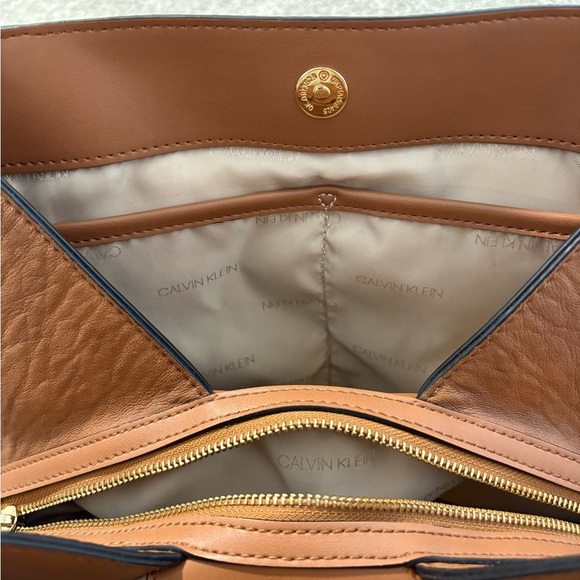 Calvin Klein Ellie Novelty Large Triple Compartment Brown Leather Shoulder Bag - Picture 13 of 16